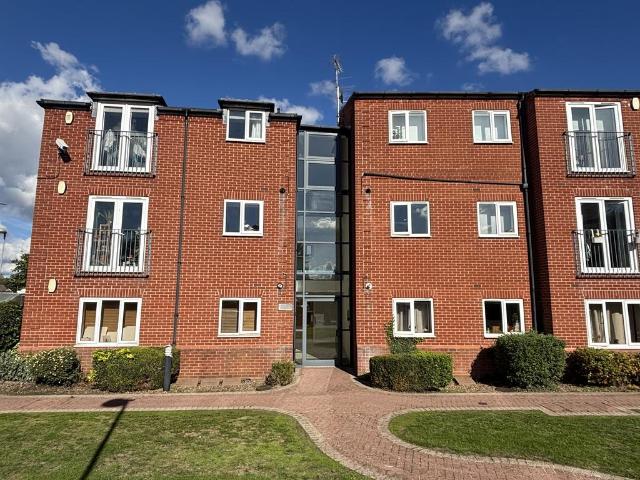 Mansfield, NG18 2 bed flat to rent £800 pcm £185 pw
