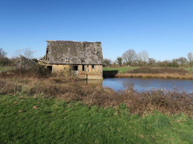 CHAUMONT 61230 Ferme de 11 hectares attenants avec maison d'habitation dépendances et trois mares en eau