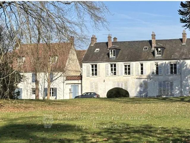 Chaumont en Vexin centre ville ensemble immobilier de pl. 1500m² Chaumont en Vexin