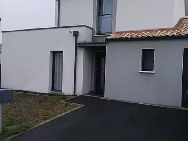Chaumes en Retz 44680 Location maison 6 pièces t6 au dernier étage jardin