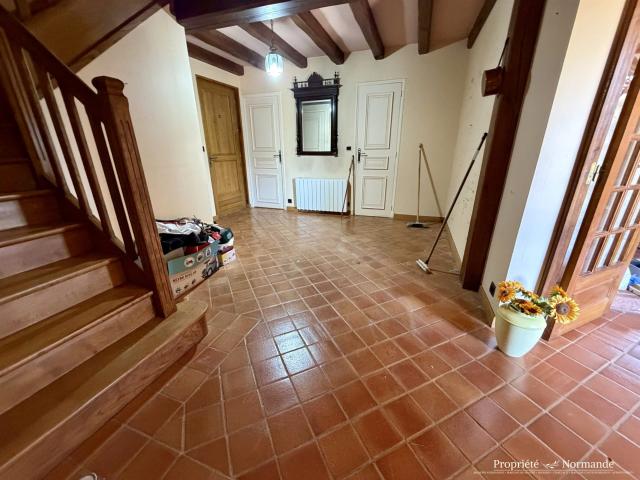 Chaumière Avec 3300M2 De Terrain Proche D'un Bourg Avec Comm. 187m² Pont Audemer