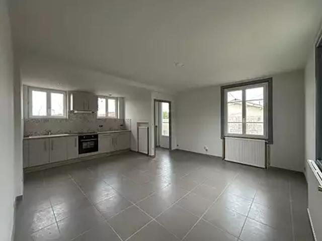 Chaunay 86510 Location maison 2 pièces t2 au dernier étage