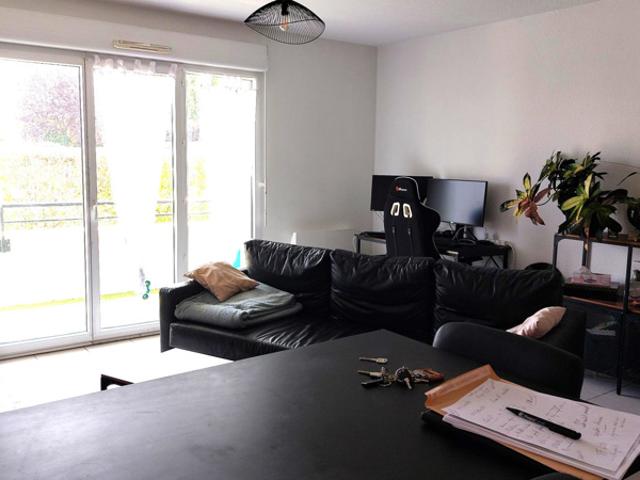 Chauray. Appartement de type 3 avec balcon et parking