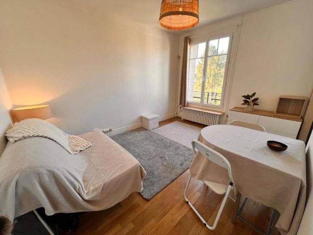 CHAVILLE RER C Vélizy Studio meublé