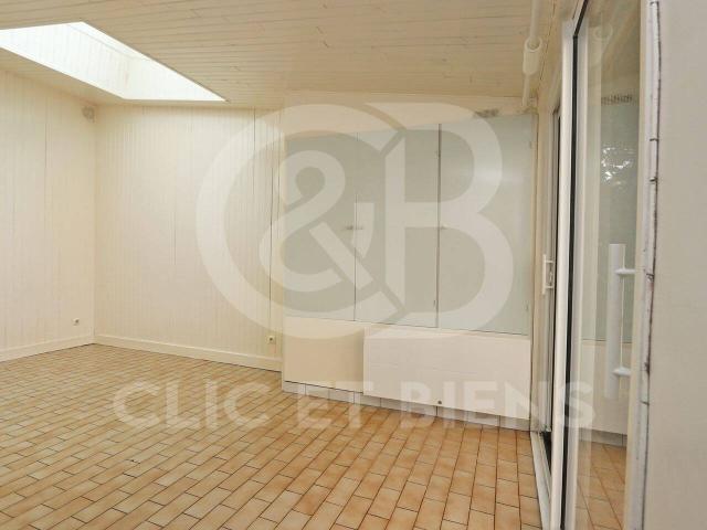 CHAVILLE: Studio sur cour intérieure