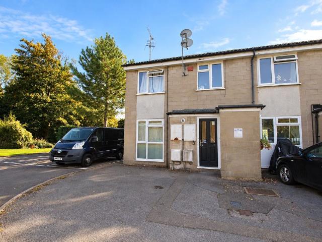 Chawton Park Road, Alton, Hampshire GU34, 2 bed flat to rent, £1,100 pcm | PrimeLocation
