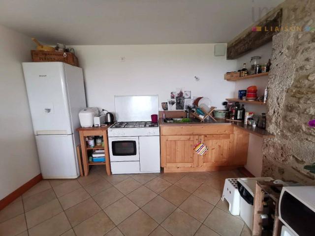 CHABEUIL, maison en pierres mitoyenne