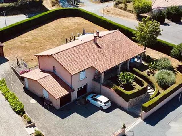 Chabrac 16150 Achat / Vente maison 7 pièces t7 piscine terrasse