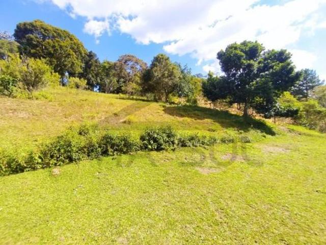 Chácara modesta à venda em Juquitiba/SP, com fácil acesso e boa localização
