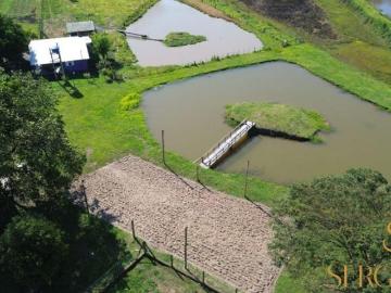 CHÁCARA A 4 KM DO ASFALTO COM CASA, AÇUDE E QUADRA DE VOLEI DE AREIA