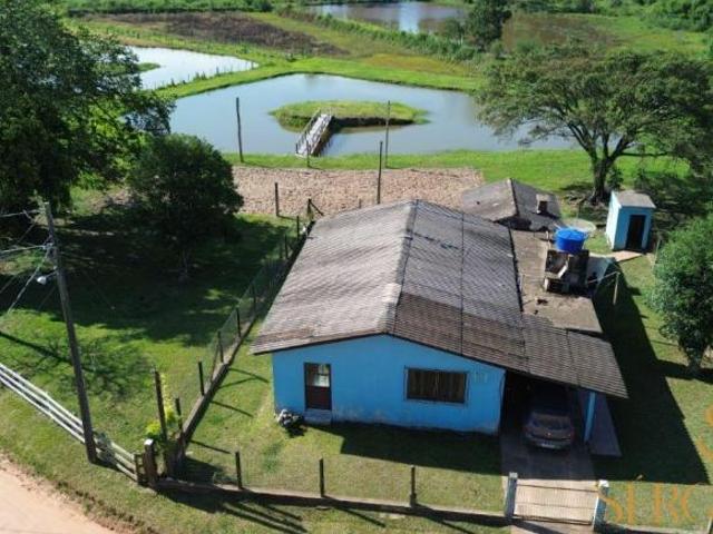 CHÁCARA A 4 KM DO ASFALTO COM CASA, AÇUDE E QUADRA DE VOLEI DE AREIA