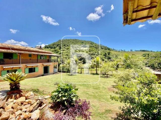 Chácara à venda, 3 quartos, 1 suíte, 2 vagas, Centro Senhora de Oliveira/MG