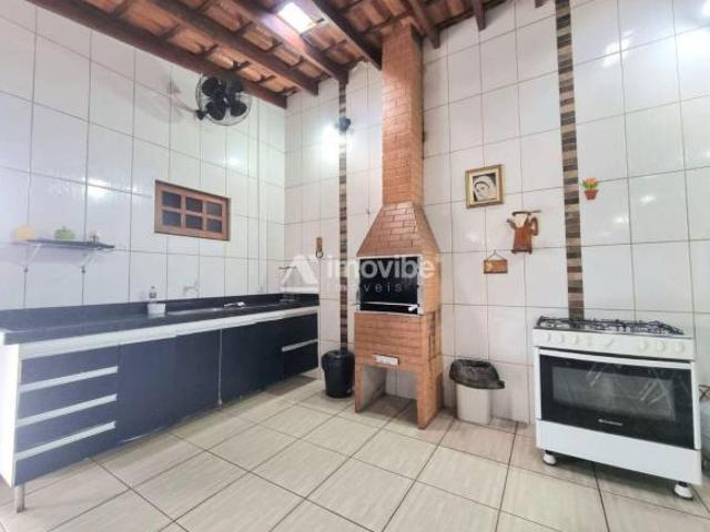 Chácara à Venda 229m² de Construção | 03 Dormitórios, Piscina e Pomar – Cruzeiro do Sul – Santa Bárb