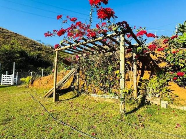 CHÁCARA À VENDA COM VISTA PERMANENTE ÁGUA LIMPA DOS GONÇALVES!