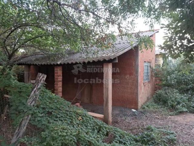 Chácara à venda com 03 casas no terreno