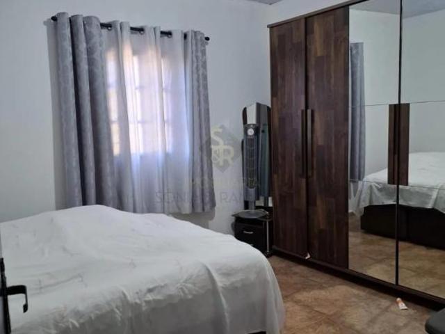 Chácara à venda com 100,00m² de área útil, 03 dormitórios e amplo terreno próximo a Serra Azul/SP