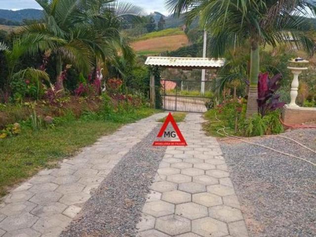 Chácara á venda com 3 quartos amplos, em condomínio fechado em Maria da Fé MG