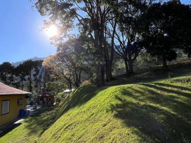 Chácara à venda em Delfim Moreira MG, bairro Água Limpa: 4 quartos, 1 sala, 1 banheiro, 150m² de áre