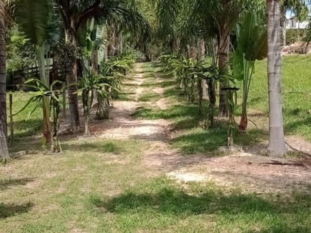 Chácara à venda em Engenheiro Coelho SP 3 quartos, 1 suíte, 2 salas, 2 banheiros, 6 vagas de garage