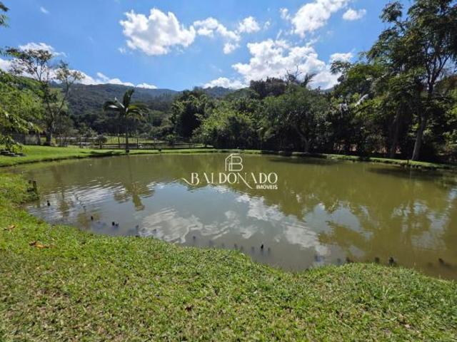 CHACARA A VENDA EM EXTREMA MG 5.000 METROS TANQUE PEIXES PISCINA 8KM CENTRO