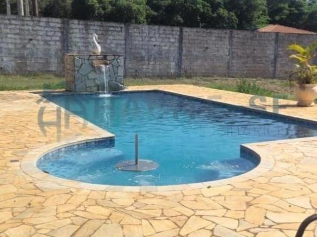 Chácara à venda em Franca SP no Condomínio Por do Sol: 4 quartos, 2 banheiros, 275m² de área!