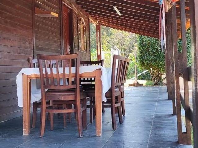 Chácara à venda em Itapetininga SP: 3 quartos, 1 suíte, 3 salas, 3 banheiros, 5 vagas de garagem, 15