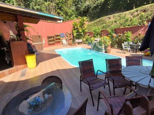 Chácara à venda em Itapecerica da Serra 1.777 m² com 6 dormitórios, piscina e lazer completo