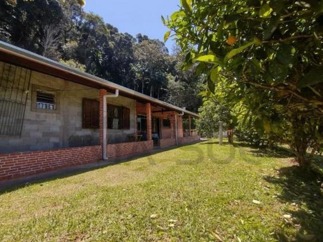 Chácara à venda em Juquitiba/SP, com fácil acesso e boa localização