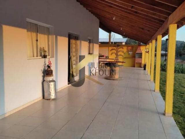 Chácara a venda em Ouro Fino MG com 6.000m2 de área.Casa com 3 dormitórios 1 suíte sala com v