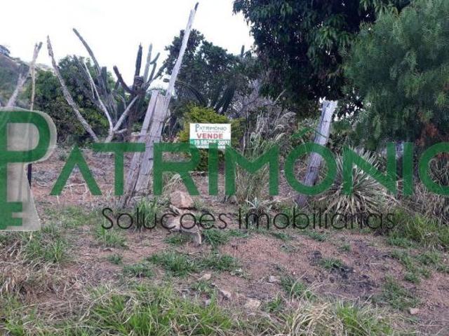 Chácara à venda em Santo Antônio de Posse SP, bairro Itaquere: ampla área verde, piscina e espaço pa