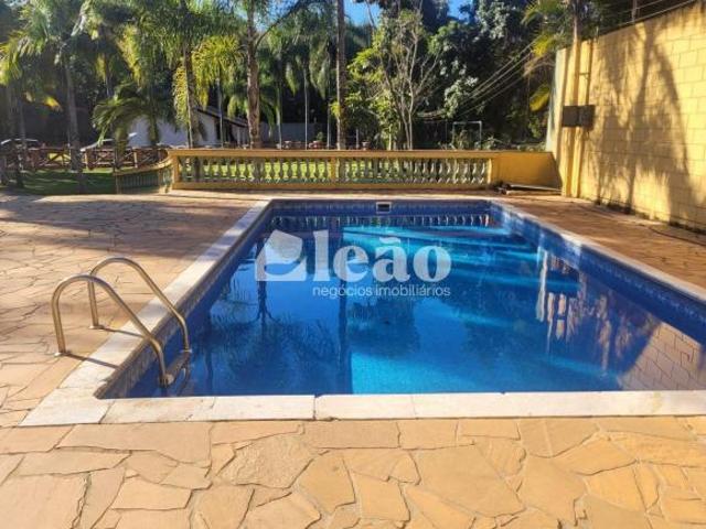 Chácara à venda em Valinhos – Bairro Chácaras São Bento | 2.053 m² de terreno com lago, piscina e sa