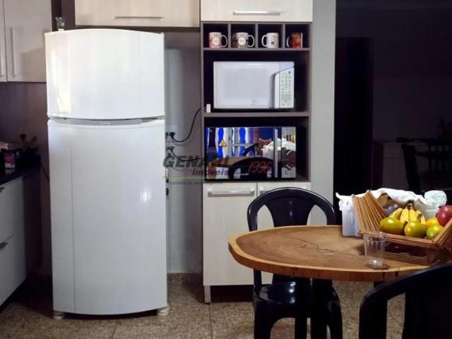 Chácara à venda no Altos da Bela Vista com 3 Suítes e Piscina