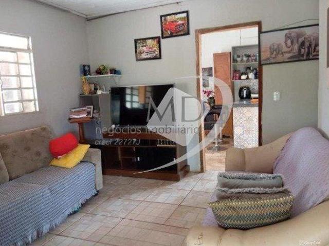 Chacara à venda Pardinho/SP, terreno de 1.050 m², 3 quartos, sala, cozinha, piscina, 3 vagas