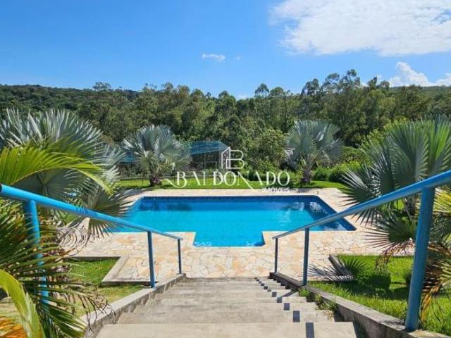 CHÁCARA À VENDA PEDRA BELA SP COM ESCRITURA 5.600 m PISCINA 3 QUARTOS