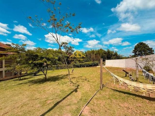 Chácara com 4 quartos, sendo 1 suíte à venda, 2.007 m² de terreno e 663 m² construídos por R$ 780.00