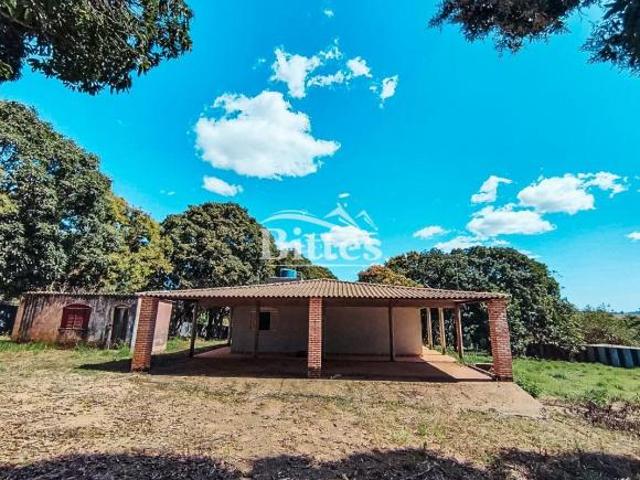 Chácara com 5.000 m², R$ 650 Mil: Entre Brazlândia e Águas Lindas, Casa de 240 m² e Poço Artesiano!