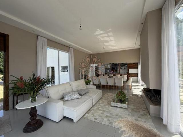 Chacára com 5.000m², 3 suítes, sala com lareira