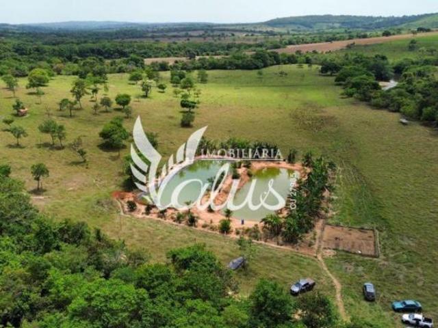 Chácara com 2,5 alqueires, 5 chalés, rio próximo e estrutura completa na casa sede em Cristianópolis