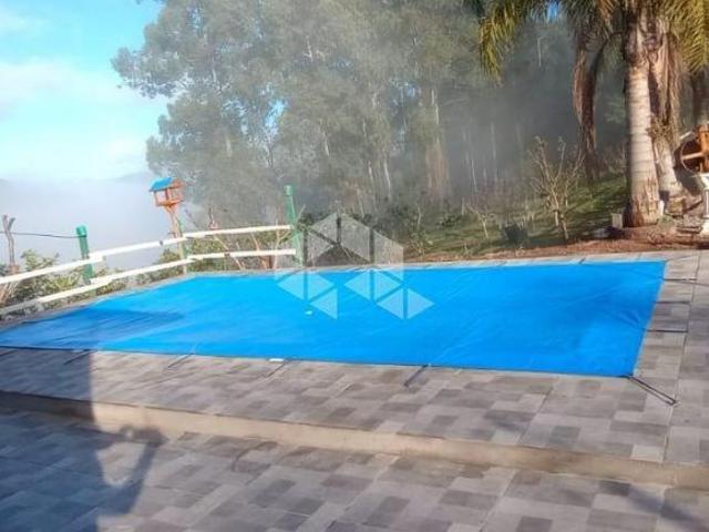 Chácara com benfeitorias e piscina