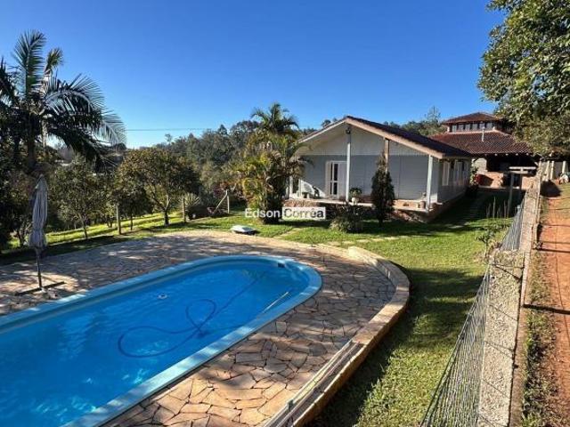 CHACARA COM DUAS CASAS COM VISTA PARA O POR DO SOL