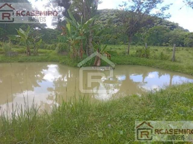 Chácara com lago