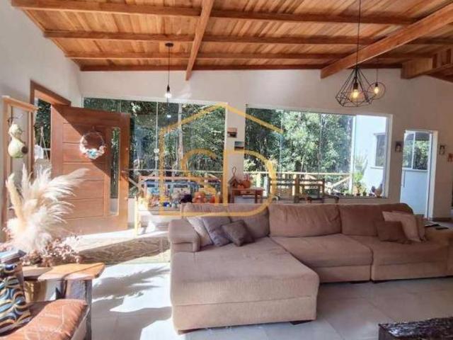 Chácara com linda casa à venda, no Condomínio Sol Nascente em Tijucas do Sul, Rio do Una, com 3 suít