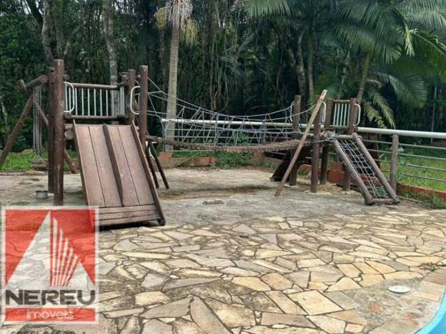 CHÁCARA COM PISCINA E DIVISA COM RIO EM JUQUITIBA/SP