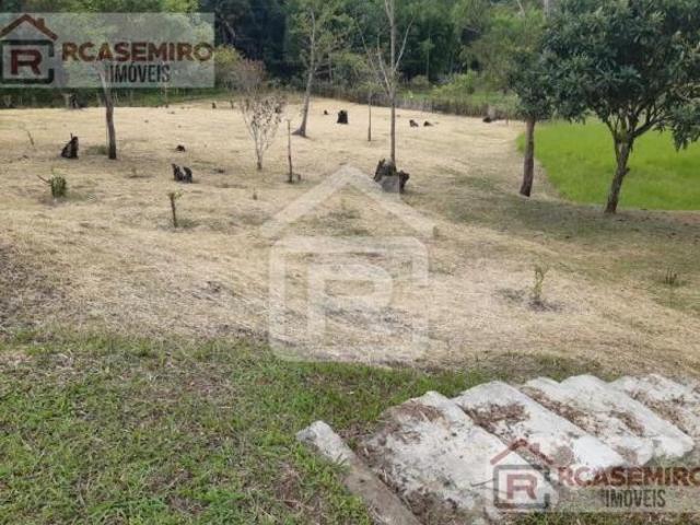 Chacára com piscina em Juquitiba