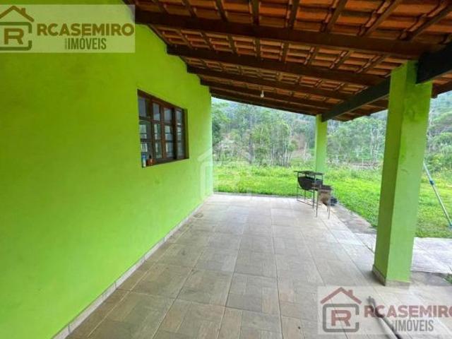 Chácara com Piscina, terreno totalmente plano