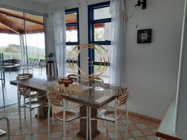 Chácara com sobrado / 03 dormitórios com 1 suiíte / Vila São Geraldo / 9900 m² de terreno / 580 m² d