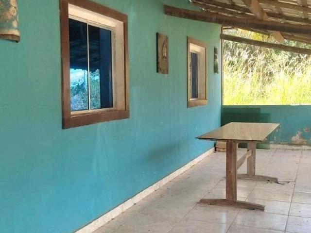 CHÁCARA COMPLETA COM CASA E POMAR EM LOCAL TRANQUILO PROXÍMO A PIEDADE DOS GERAIS