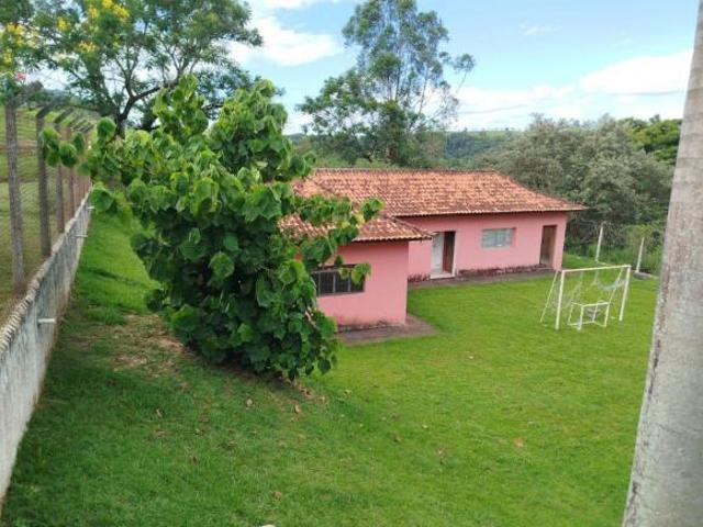 Chácara de alto padrão com ótima localização em Bofete/SP