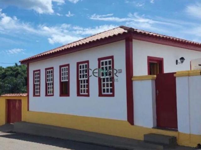 Chácara de 2500m² lindo casarão antigo em Onça do Pitangui
