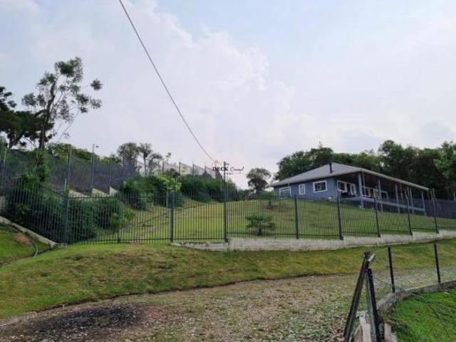 Chácara de 26.000 m² em Quitandinha com varanda para os lagos formados por nascente própria, localiz